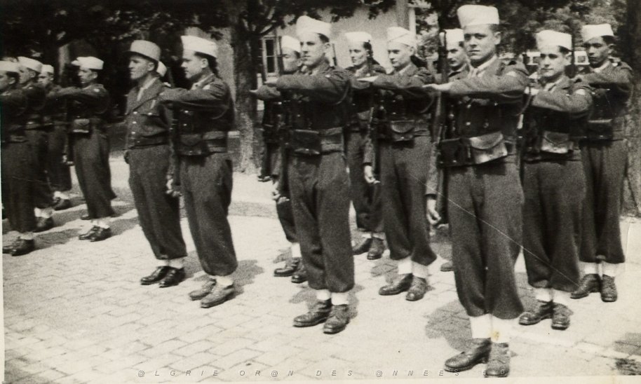 PENDANT LES OBLIGATIONS MILITAIRES n01.jpg